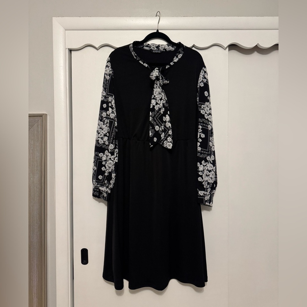 BloomChic Black and White Floral Long Sleeve Dress